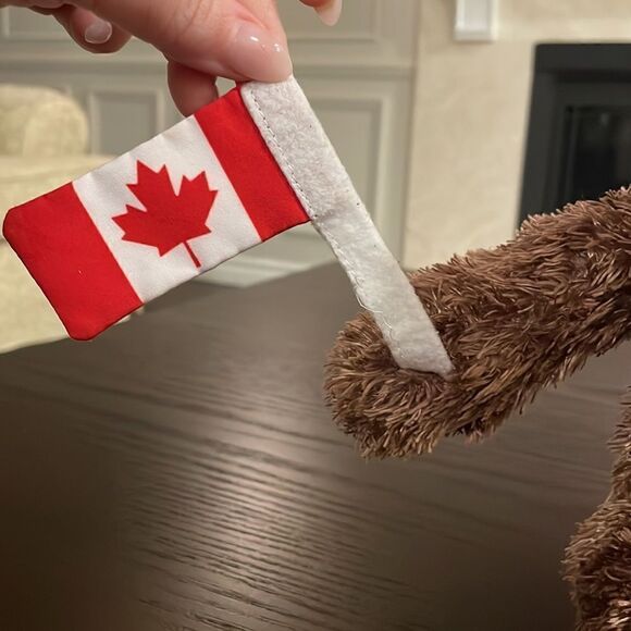 Gund Brickley BRIKL150 GC013BRICK Canada 150 Bear with Canadian Flag EUC 15” - Picture 9 of 9